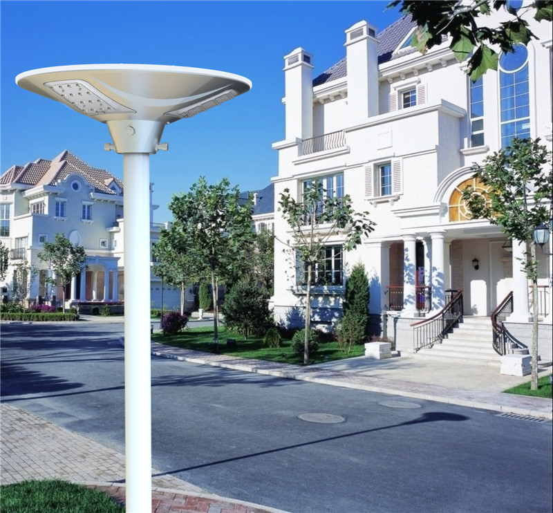 Solar Plaza Courtyard Light